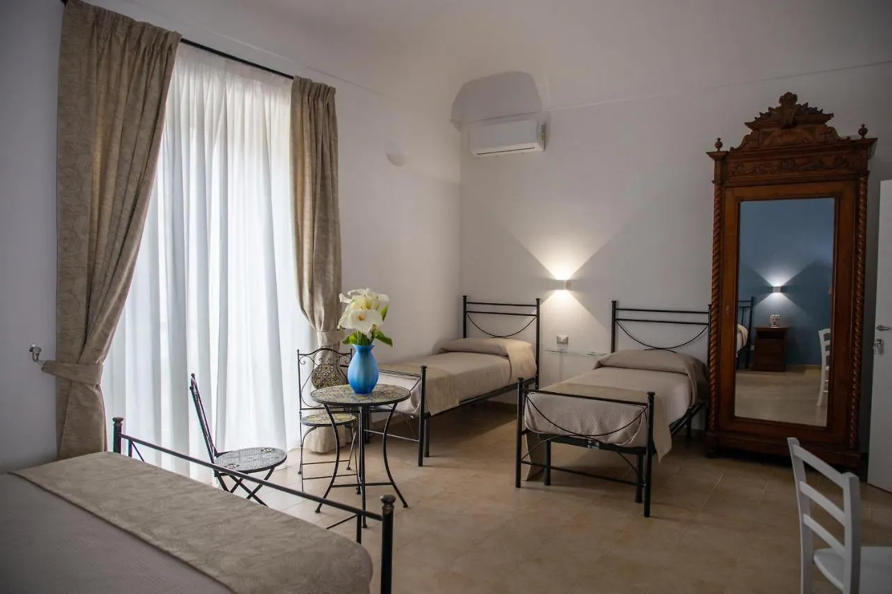 B&B Palazzo Loreto Avola 0*,  Italia
